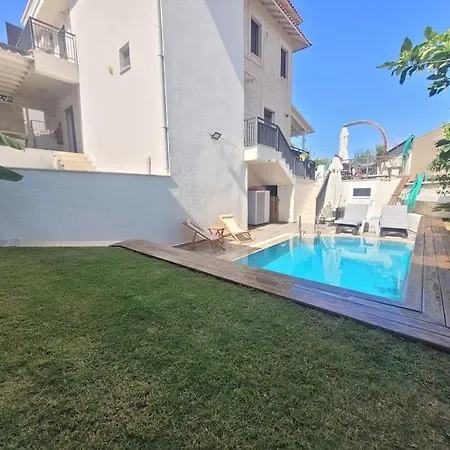 Center With Pool Leylacanhouse *