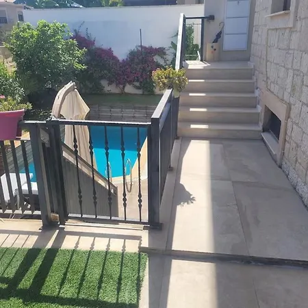 Center With Pool Leylacanhouse *