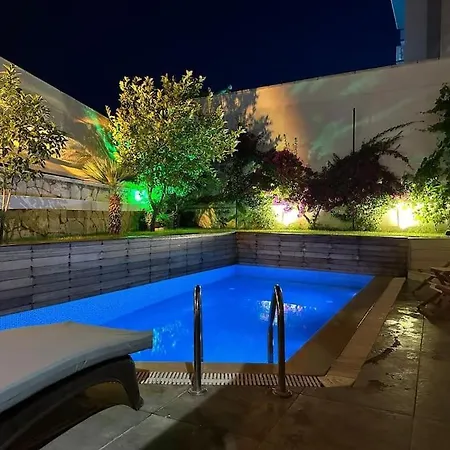 Center With Pool Leylacanhouse